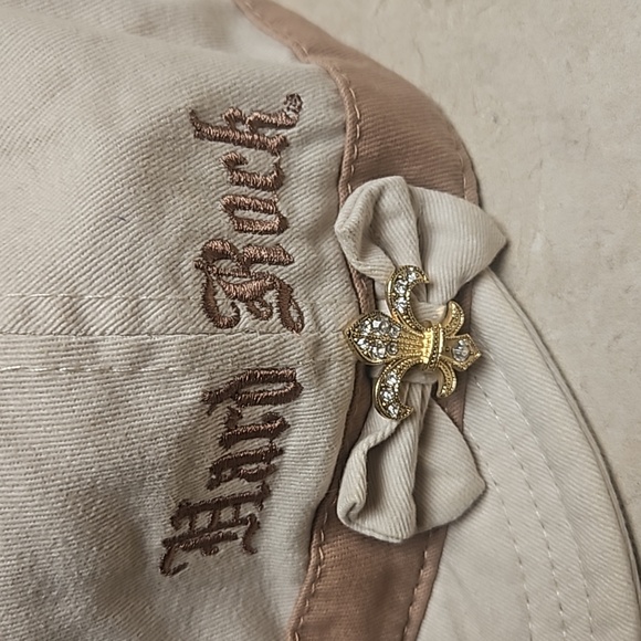 Hard Rock Fleur de Lis Pin Women's Brimmed Cap New - Picture 2 of 5